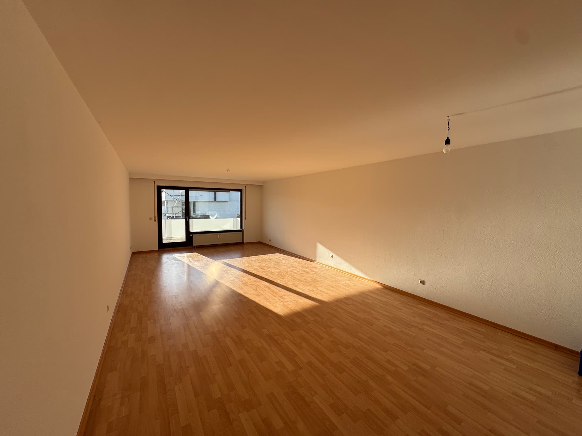 Attraktive 3-Zimmer-Wohnung mit durchdachtem Grundriss und zwei Balkonen, Leinfelden-Echterdingen, 70771